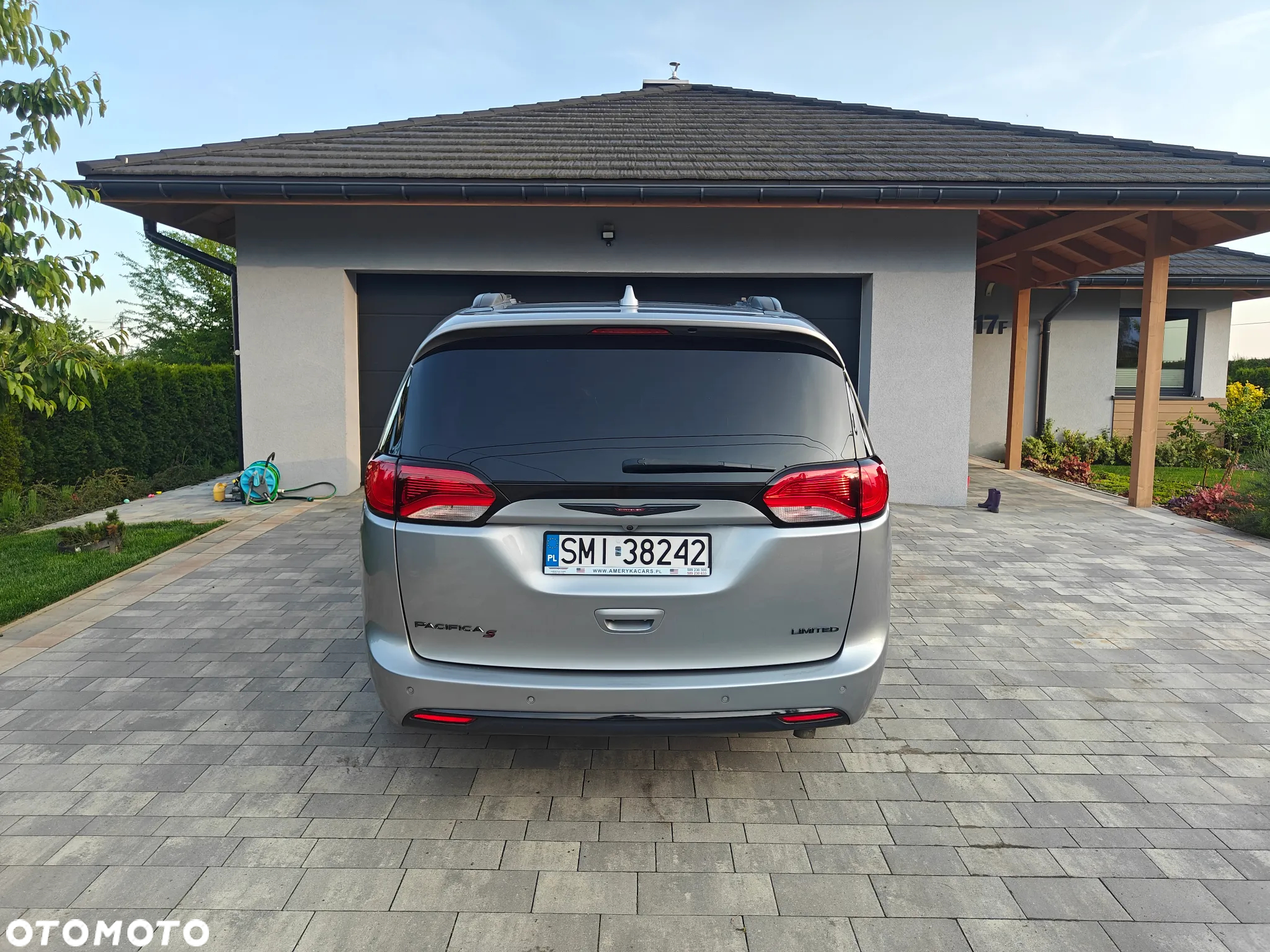 Chrysler Pacifica - 4