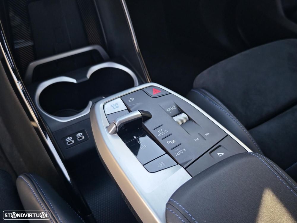 BMW iX2 eDrive20 Pack Desportivo M - 43