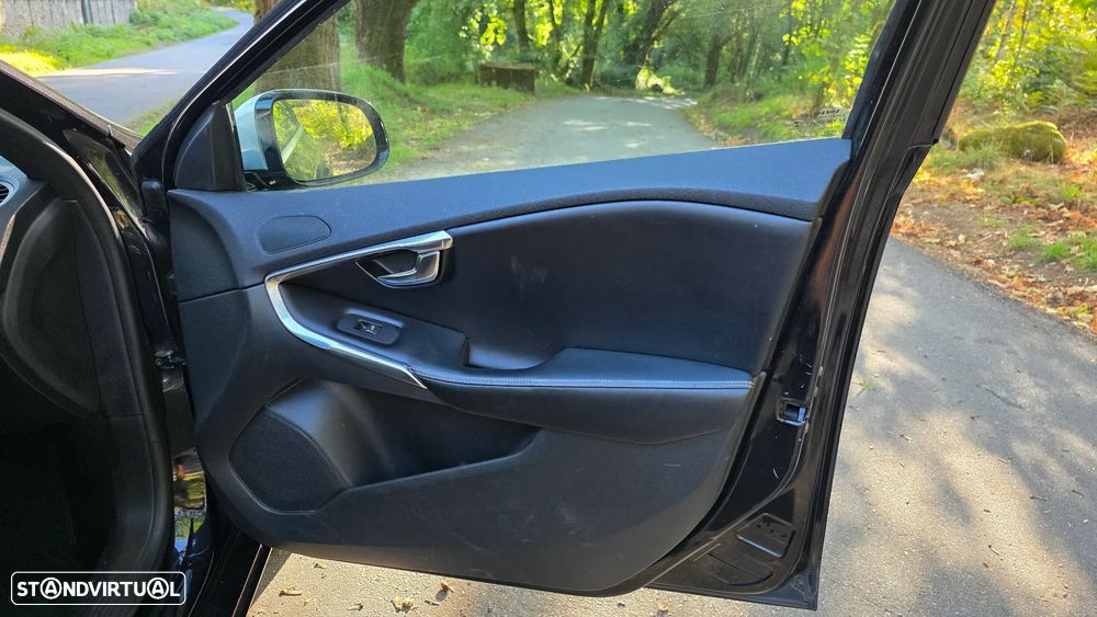 Volvo V40 D2 R Design - 12