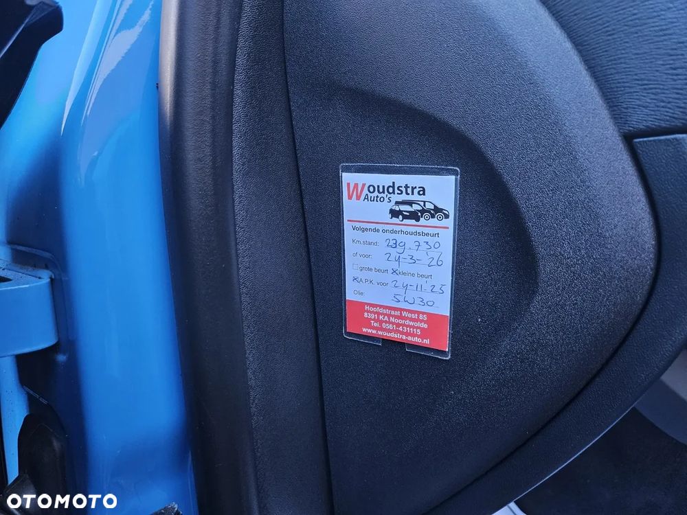 Volvo V40 D2 R-Design - 28