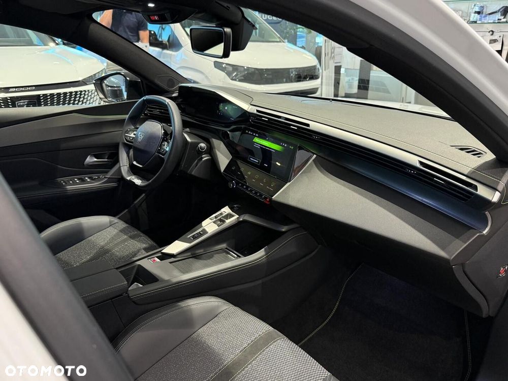 Peugeot 408 - 18