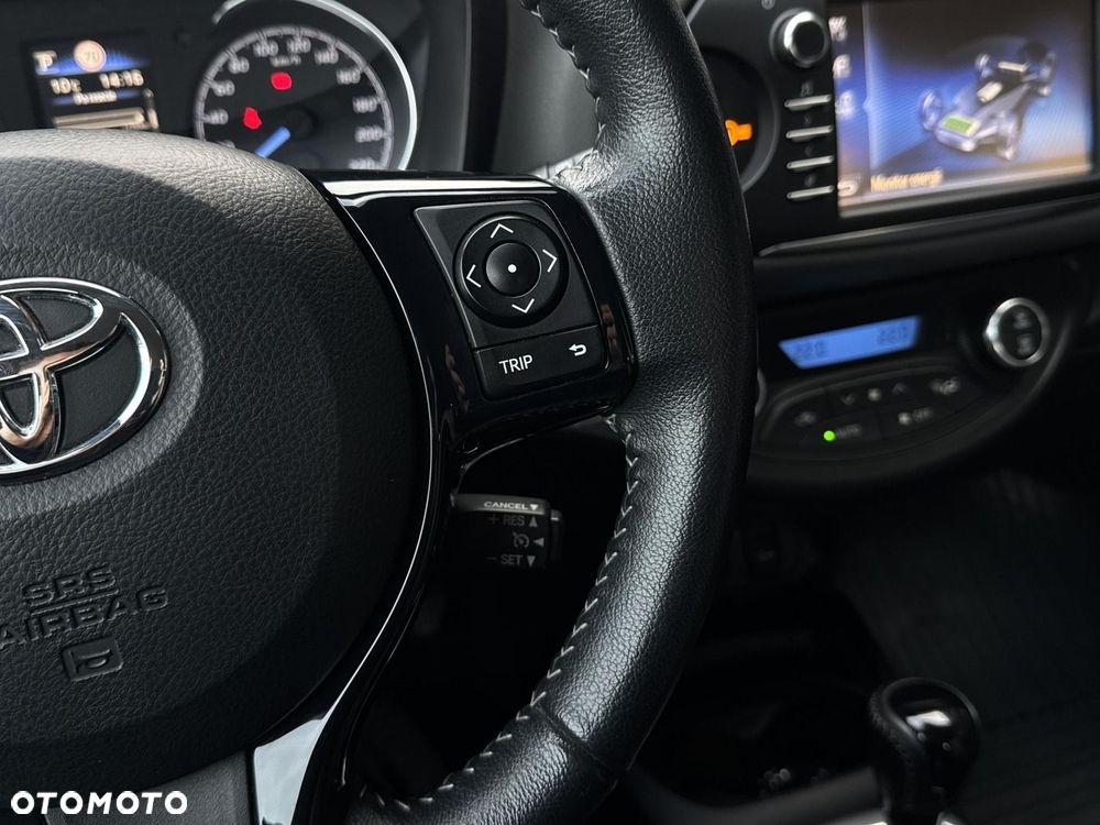 Toyota Yaris Hybrid 100 Premium EU6 - 19