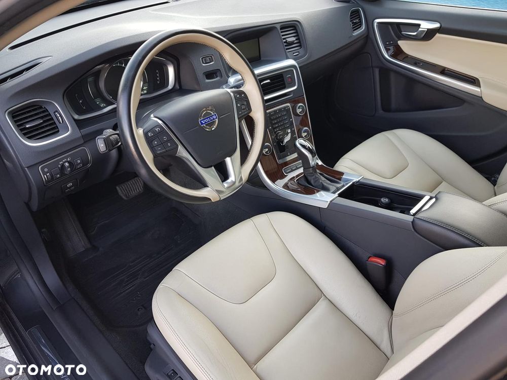 Volvo S60 T5 Drive-E Momentum - 10