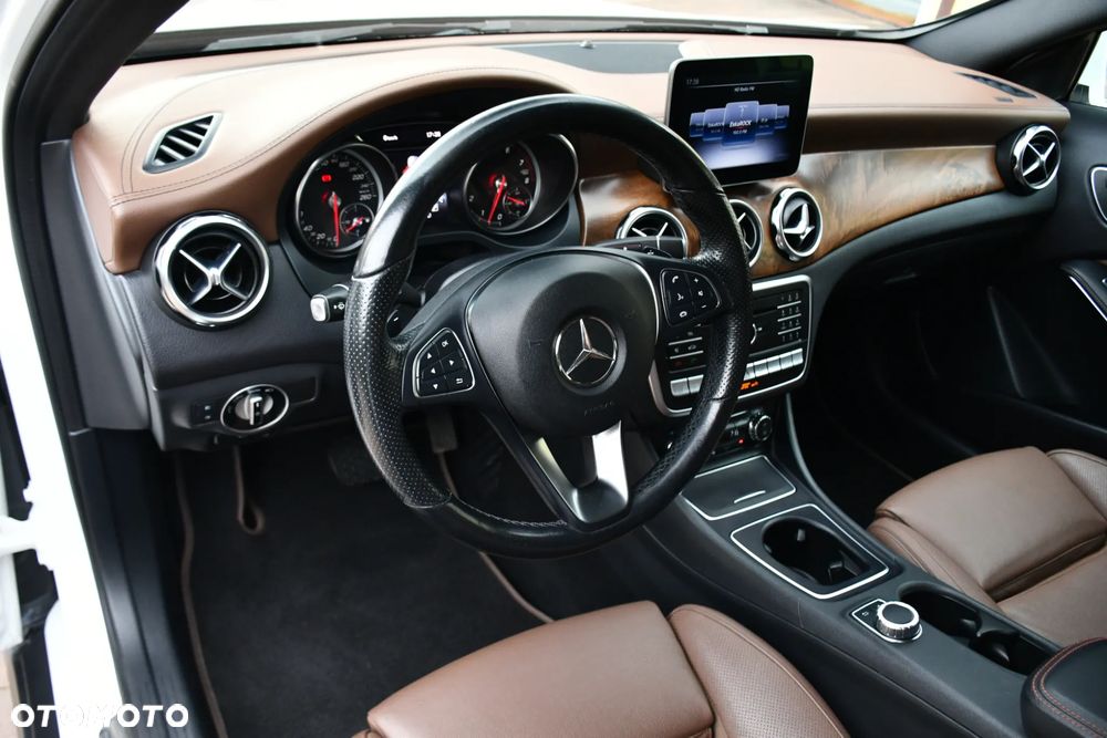 Mercedes-Benz GLA 250 4-Matic AMG Line - 22