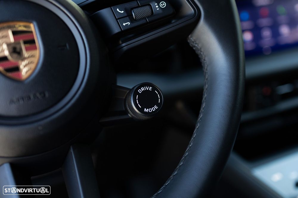 Porsche Macan Electric 4 - 35