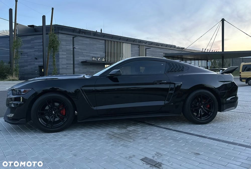 Ford Mustang - 4