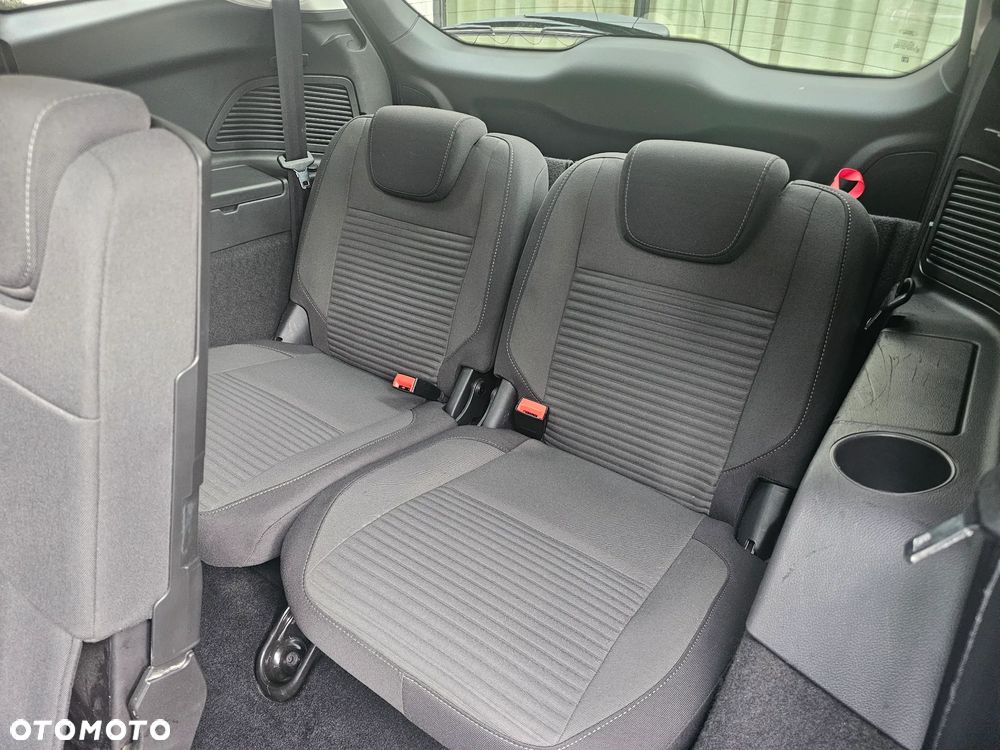 Ford Grand C-MAX - 9