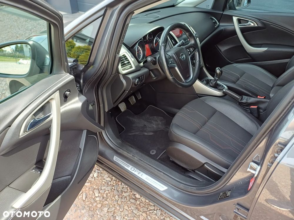 Opel Astra 1.4 Turbo 150 Jahre - 18
