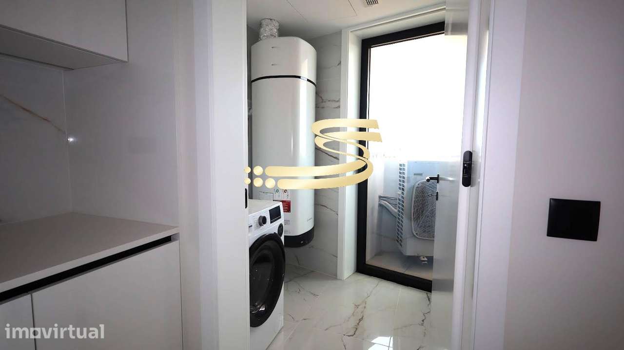 T4 de Prestígio em Espinho com Excelentes Acabamentos e Terraço - Grande imagem: 5/20