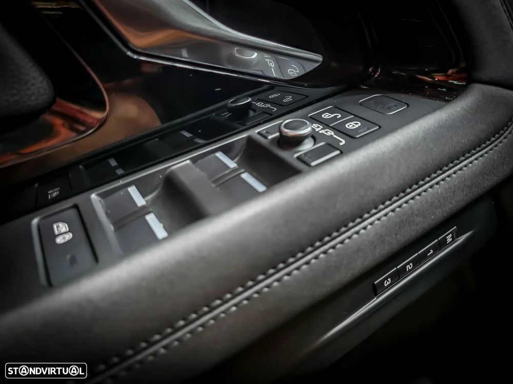 Land Rover Range Rover Evoque P300e R-Dynamic SE - 50