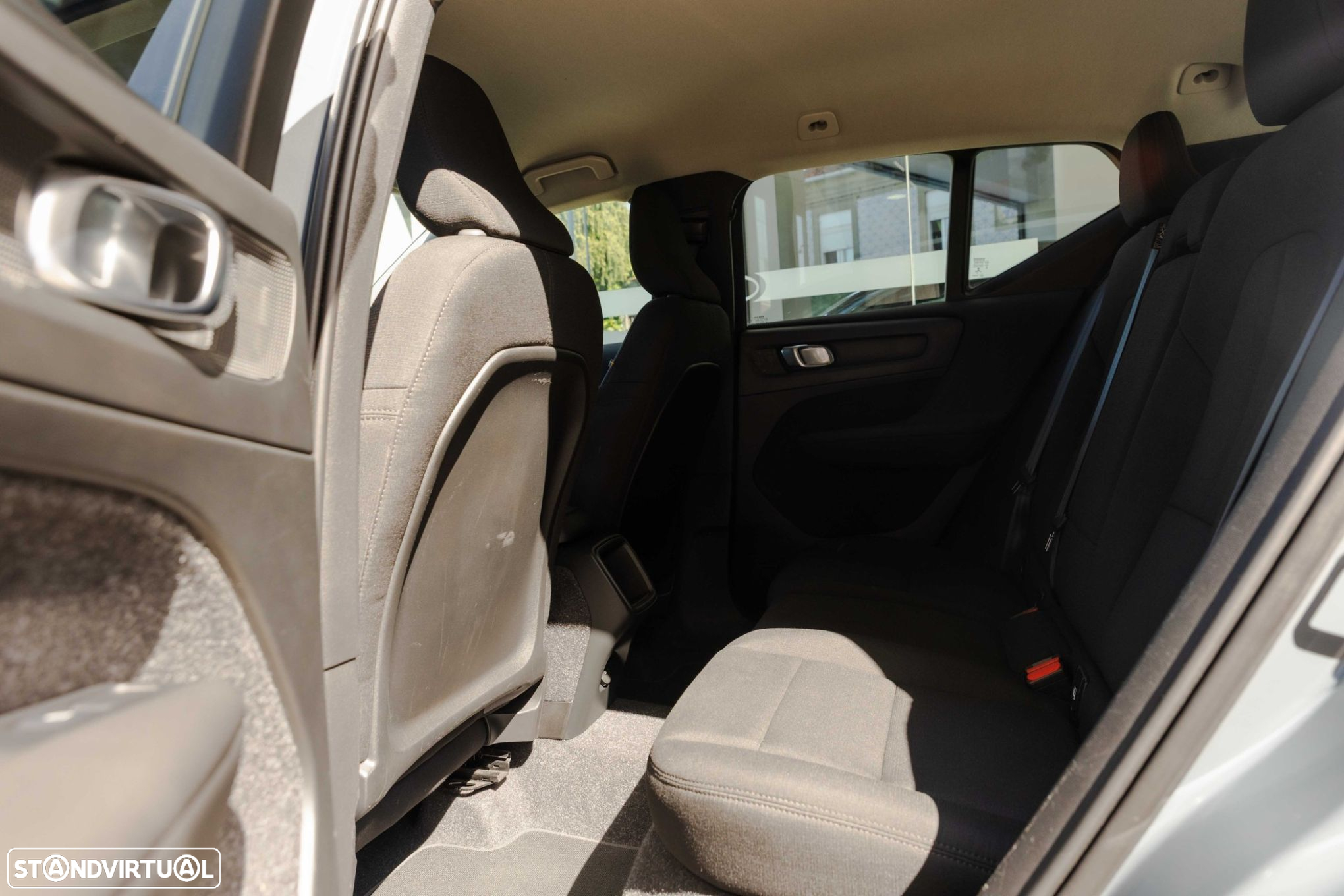 Volvo XC 40 1.5 T2 Momentum Core Geartronic - 22