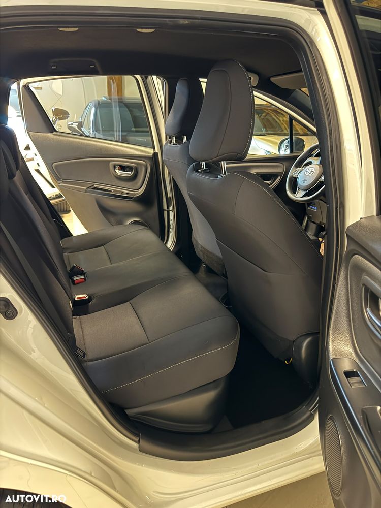 Toyota Yaris 1.5 VVT-i HSD Bi-Tone R&B - 11
