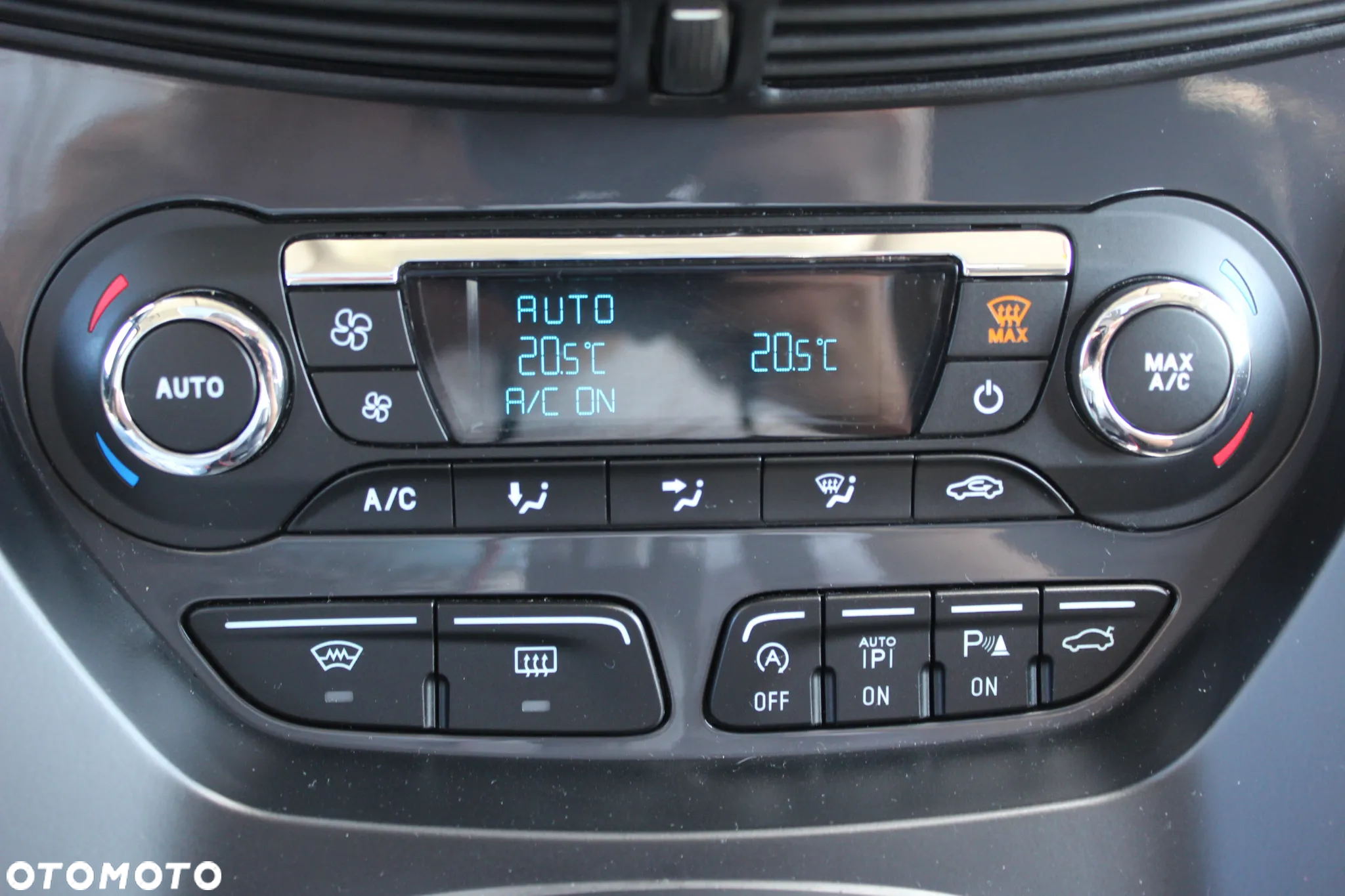 Ford Kuga 2.0 TDCi 4x4 Titanium - 25