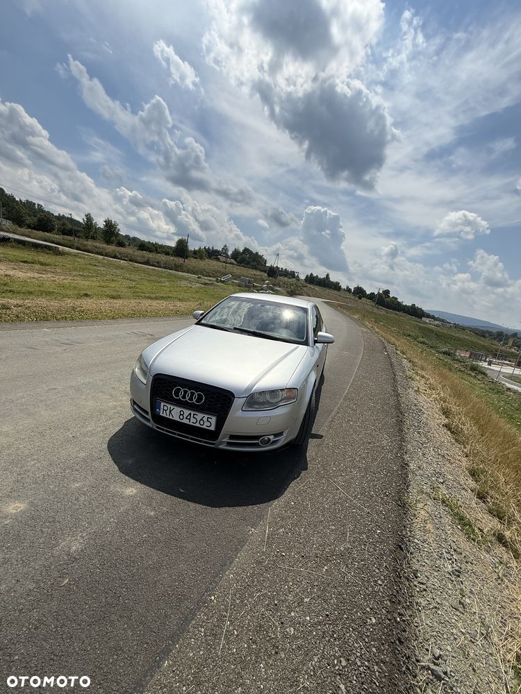Audi A4 Limousine - 4