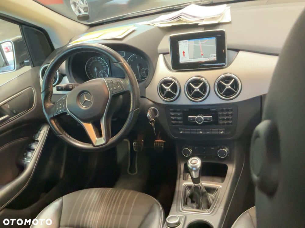 Mercedes-Benz Klasa B 180 BlueEFFICIENCY Edition Style - 31