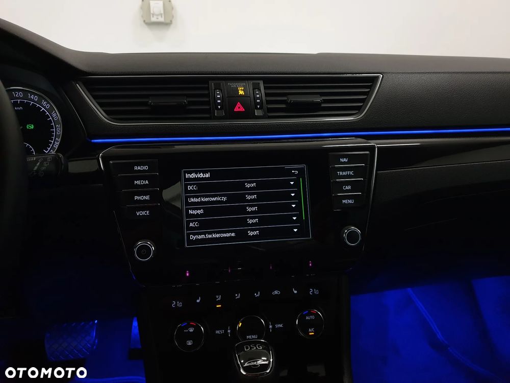 Skoda Superb 2.0 TDI L&K DSG - 20