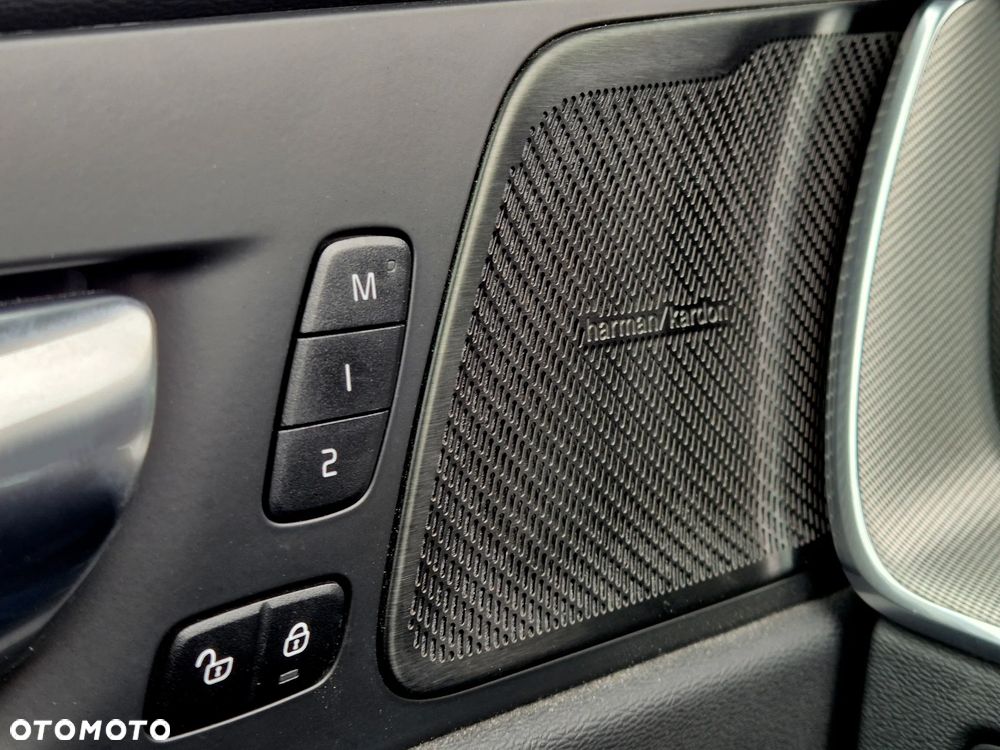 Volvo XC 60 T6 Plug-In Hybrid AWD Plus Dark - 12