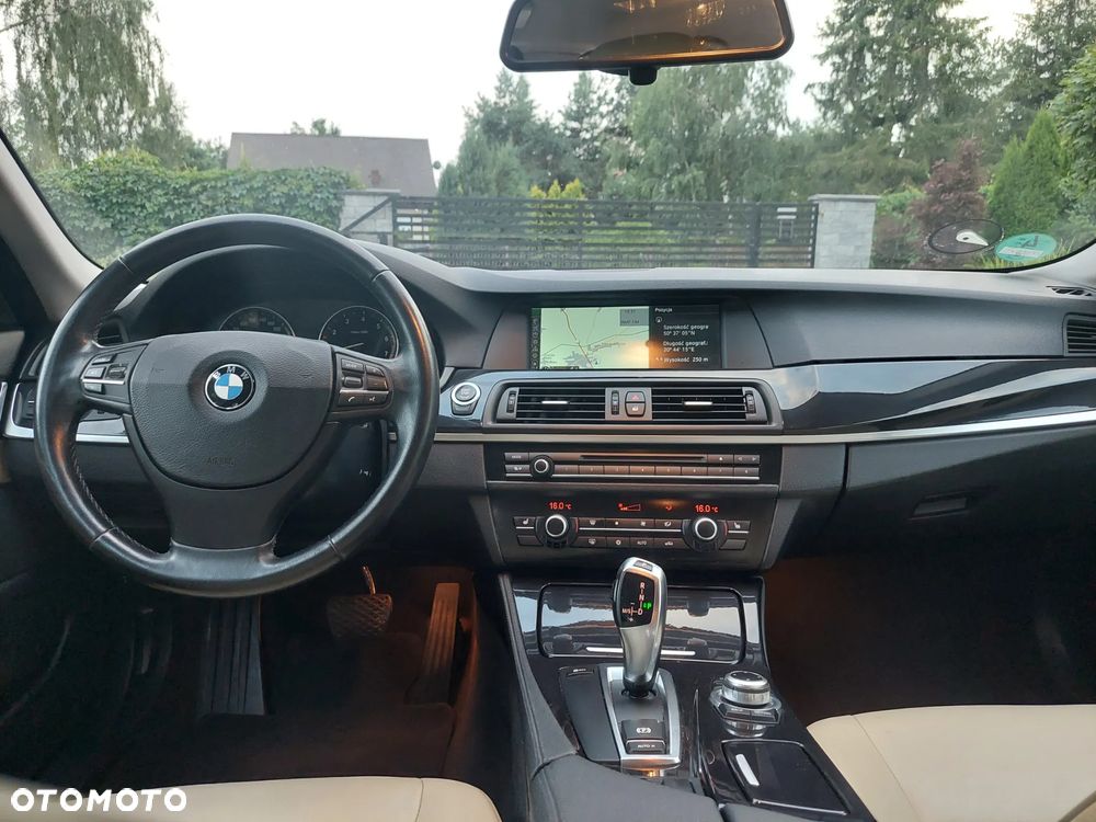 BMW Seria 5 528i - 5