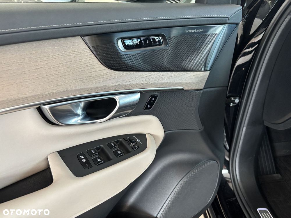Volvo XC 90 - 23