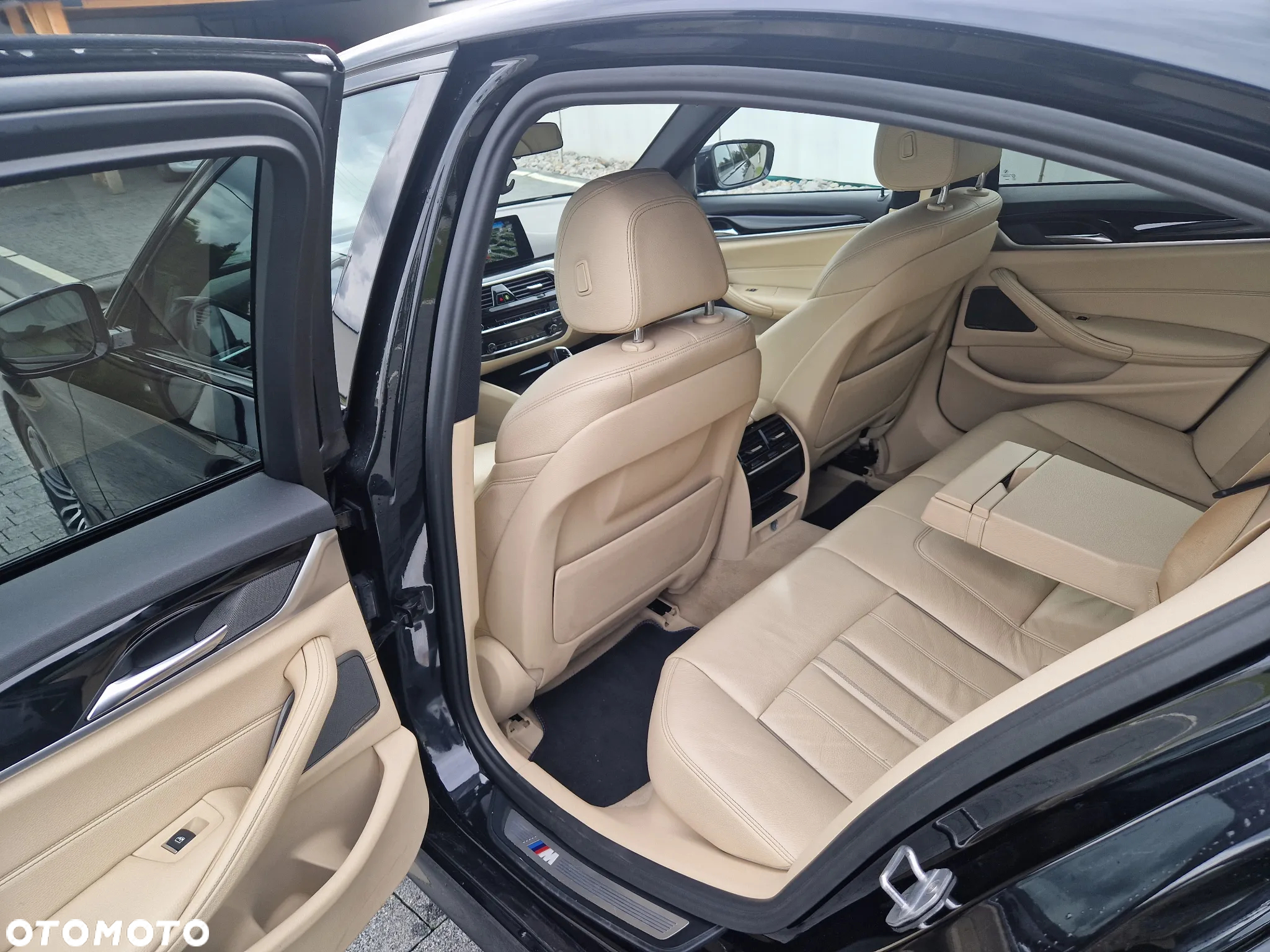 BMW Seria 5 520d M Sport - 8