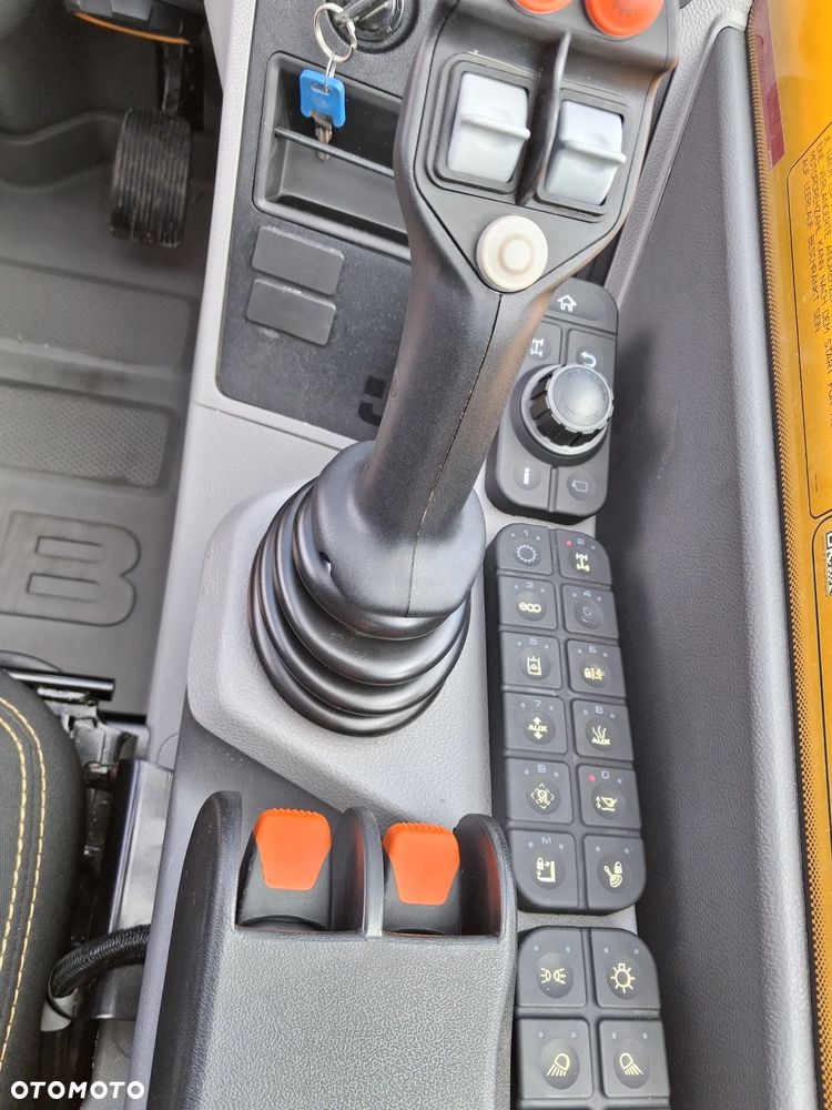 JCB 560-80 AGRI XTRA DUALTECH VT - 12