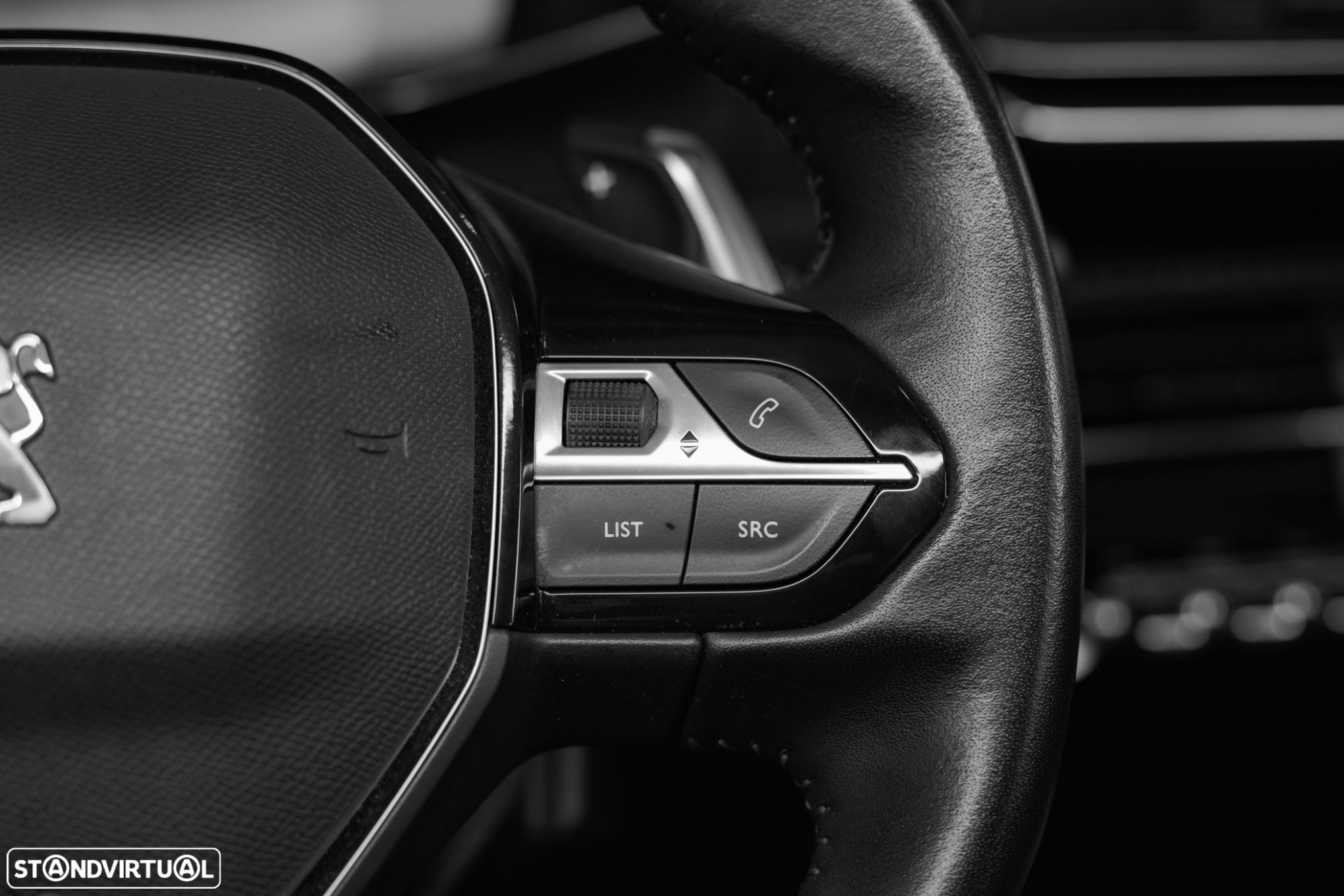 Peugeot 2008 1.2 PureTech Allure EAT8 - 17