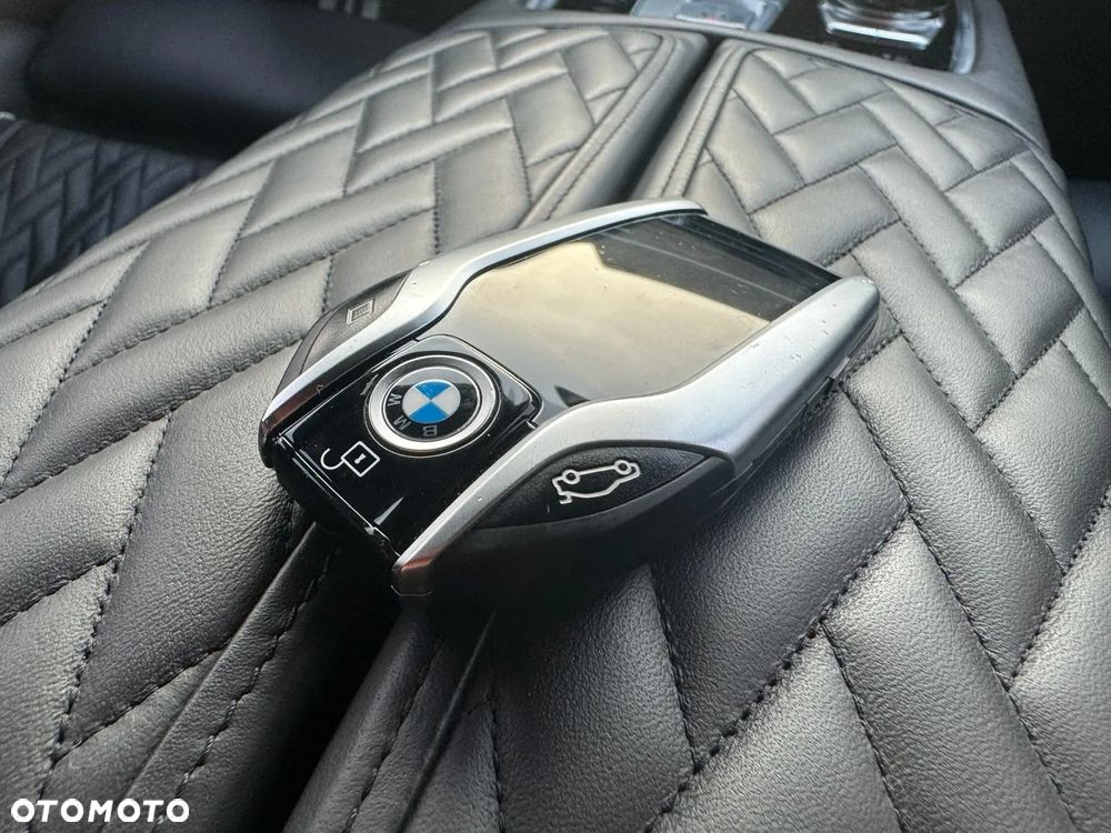 BMW Seria 7 750i xDrive - 17