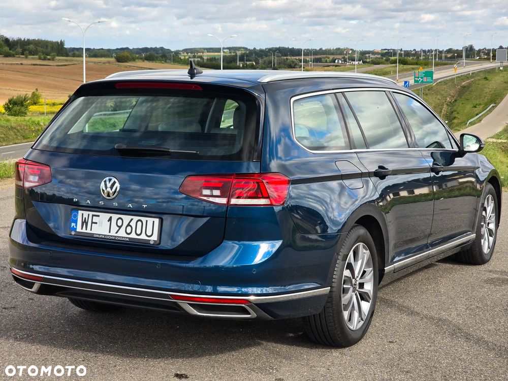 Volkswagen Passat Variant 2.0 TDI EVO Elegance DSG - 11