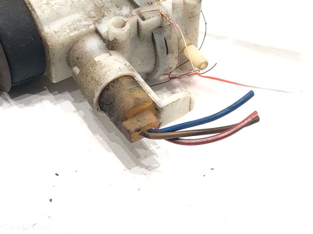 SIŁOWNIK ZAMKA DRZWI PRZÓD LEWY - 76.00 PLN - MERCEDES-BENZ 190 (W201) 1982 - 1993 E 2.0 (201.024) - 3