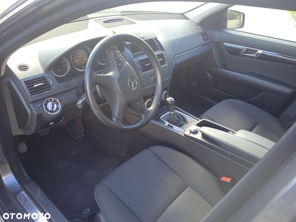 Mercedes-Benz Klasa C 180 BlueEFFICIENCY Elegance - 19