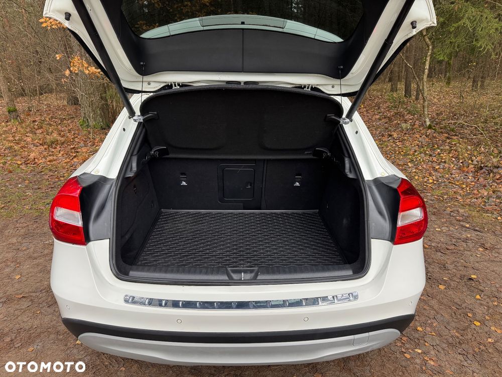 Mercedes-Benz GLA - 14