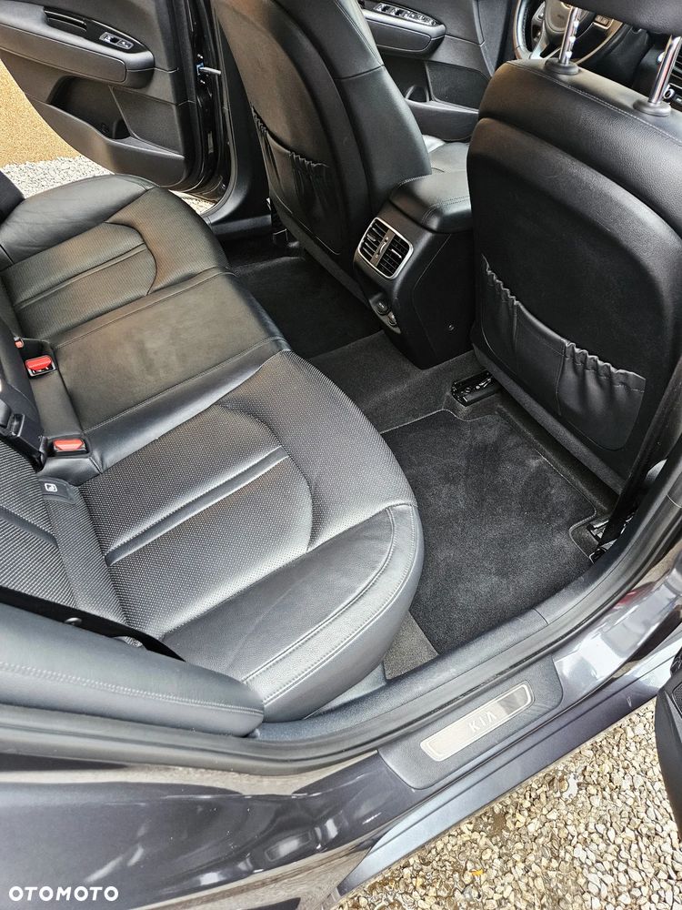 Kia Optima 2.0 L - 10