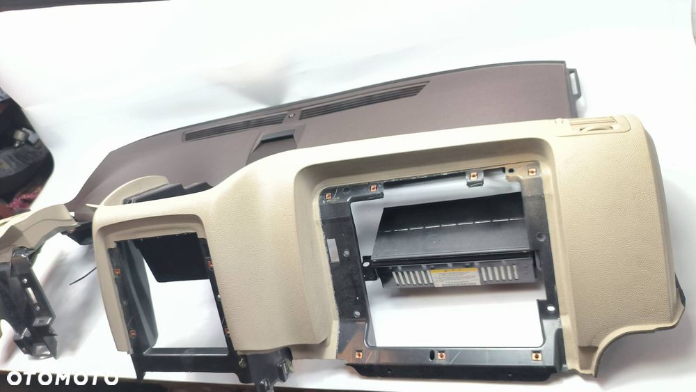 DESKA KOKPIT CADILLAC DTS - 3