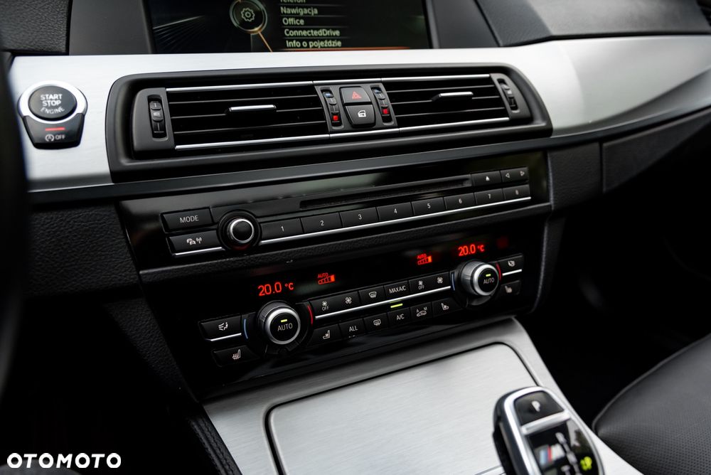BMW Seria 5 M550d xDrive Sport-Aut - 38