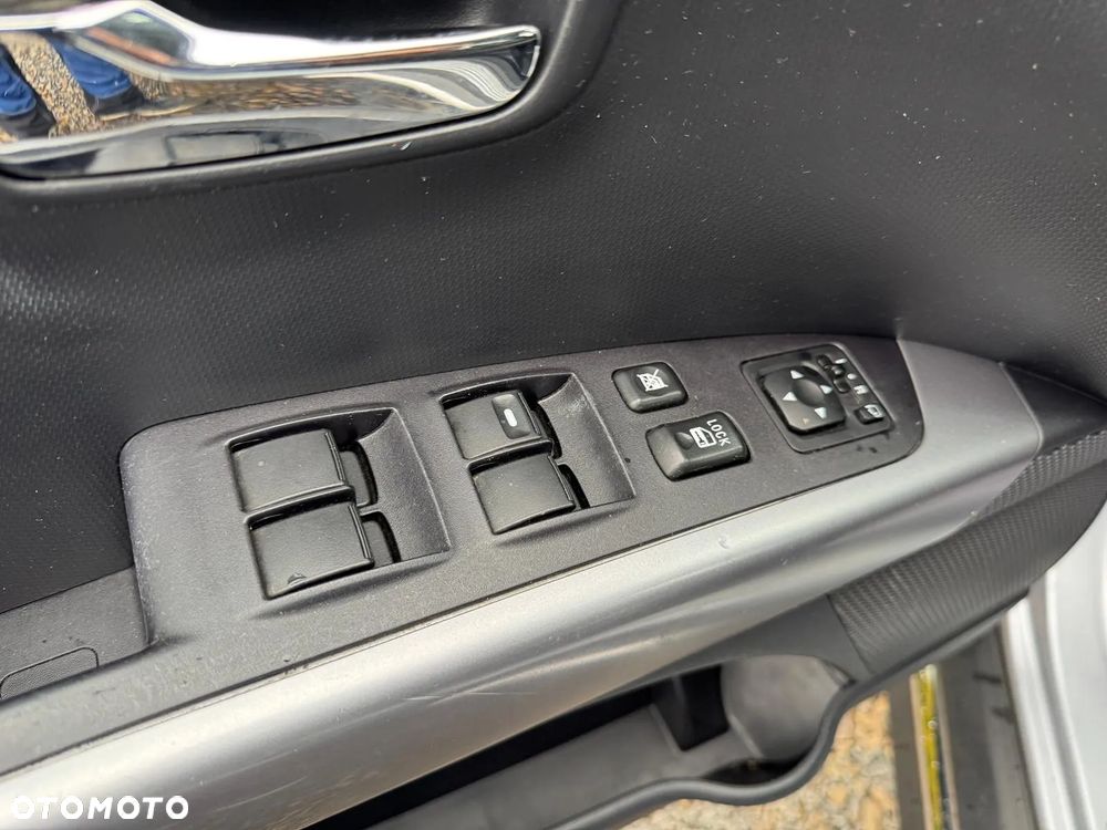 Mitsubishi Outlander - 24