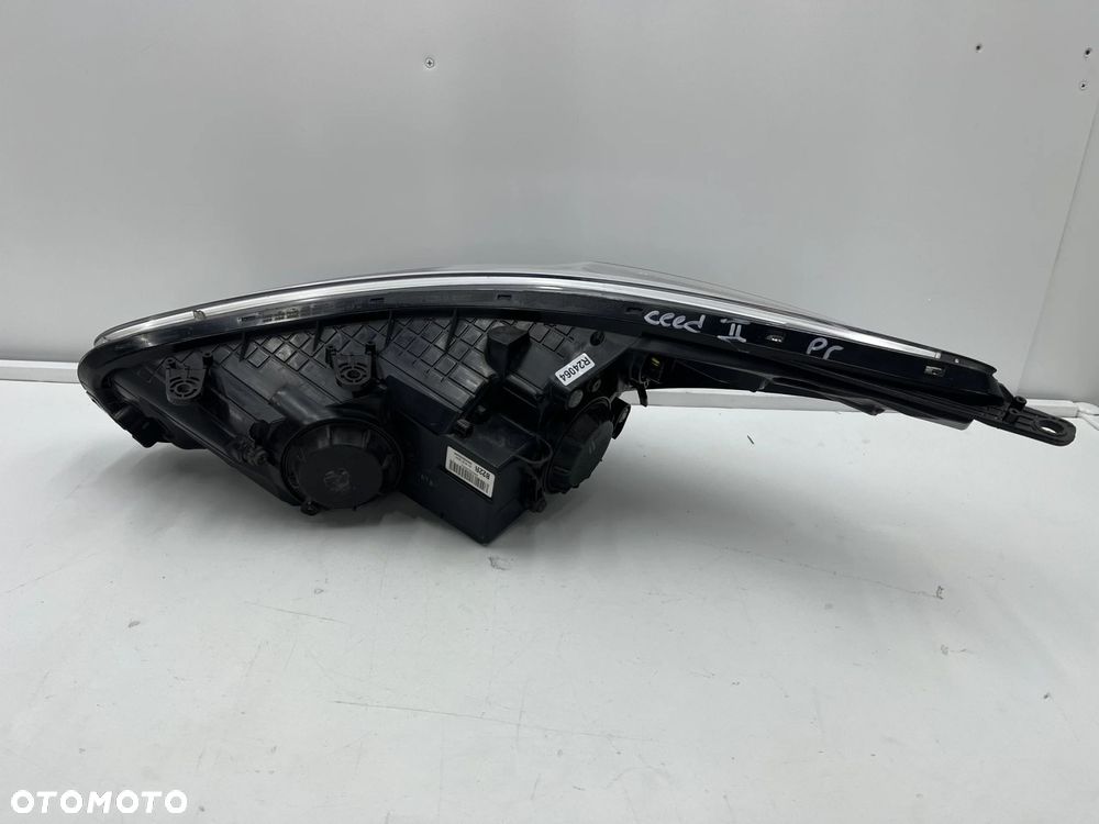 Lampa reflektor Kia Ceed II 2 Proceed 2 II 12-18r. prawa przednia soczewka + pasek LED prawy przód E - 7