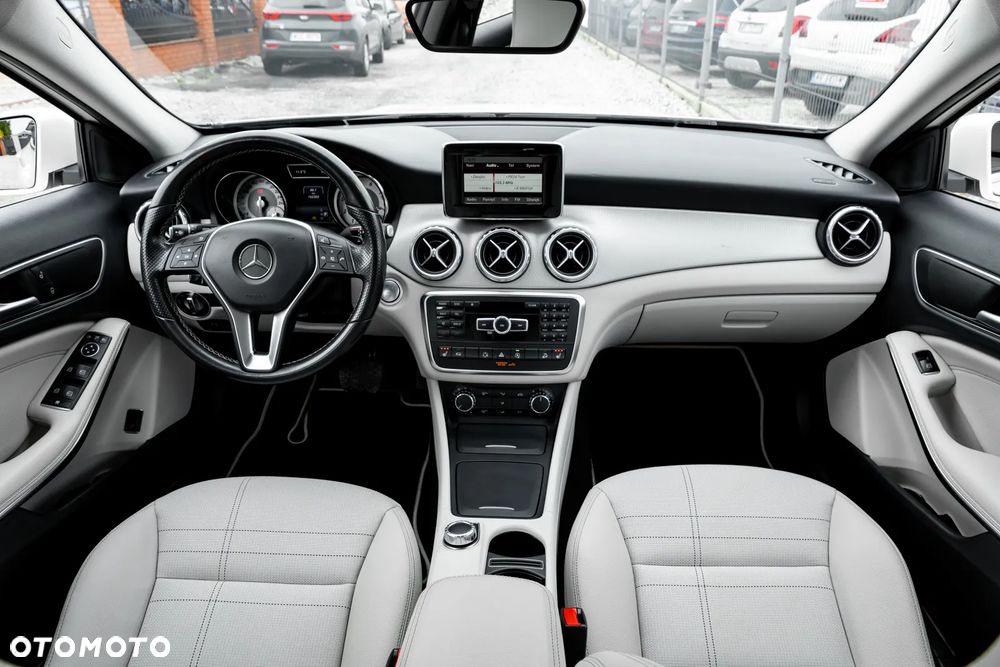 Mercedes-Benz GLA 250 4Matic 7G-DCT Activity Edition - 27