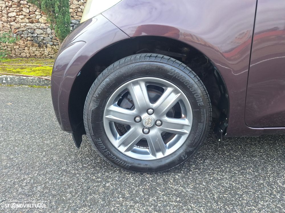 Toyota iQ 1.0 VVT-i 2 - 16