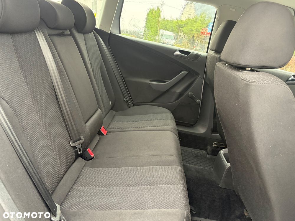 Volkswagen Passat - 13