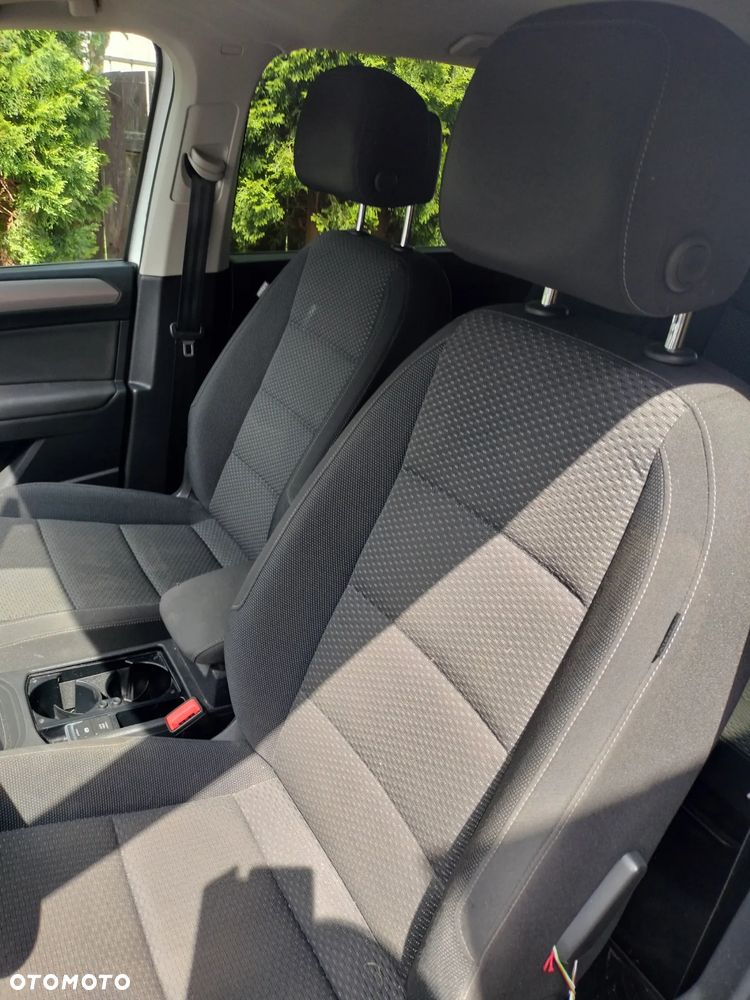 Volkswagen Touran - 23