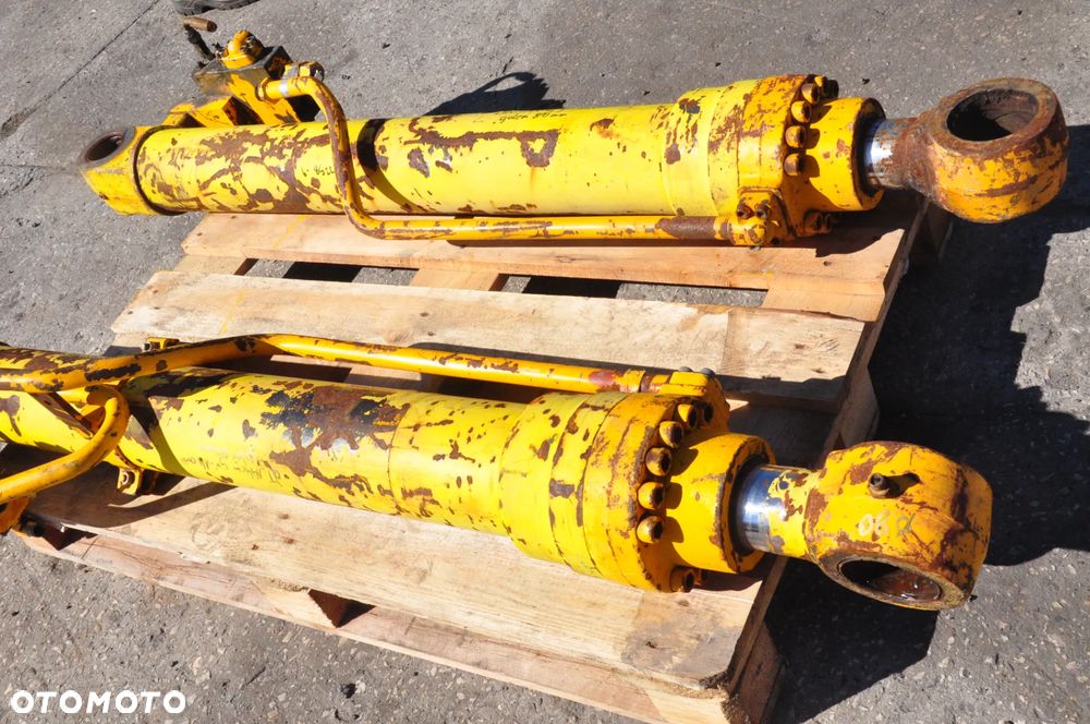 SIŁOWNIK JCB JS160 DŁ. 144 CM - 1