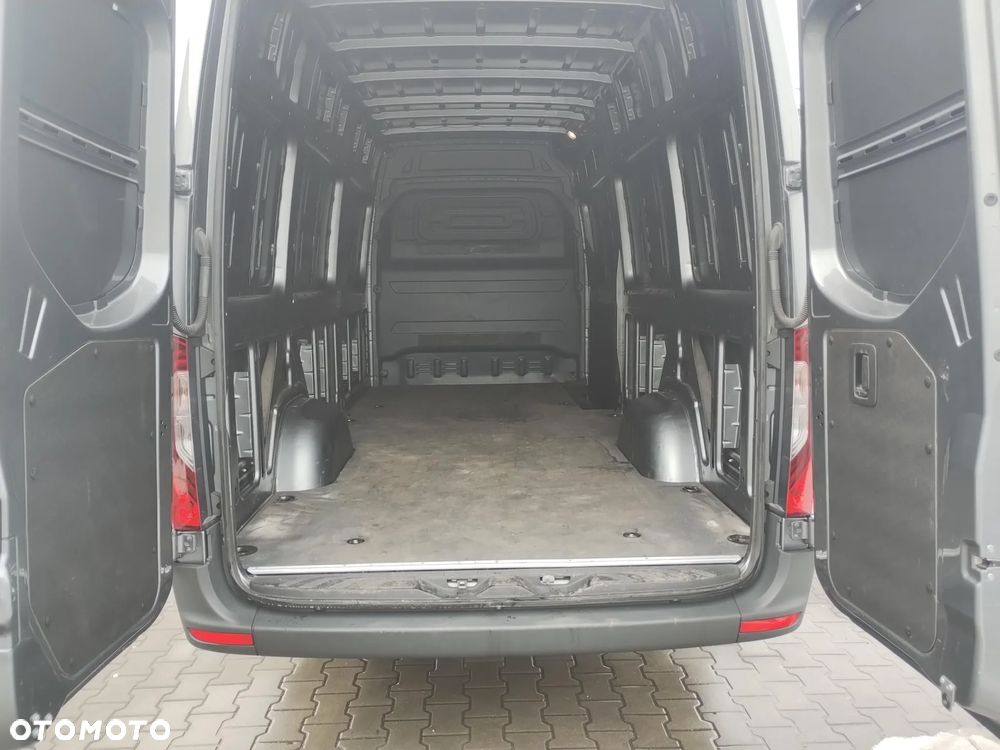 Mercedes-Benz Sprinter 317 - 15