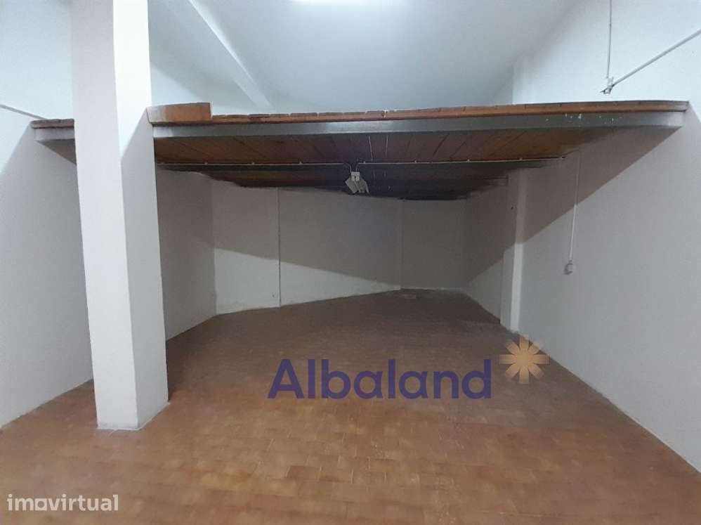 Arrumos – Centro da cidade (junto ao campo da feira) - Grande imagem: 5/7