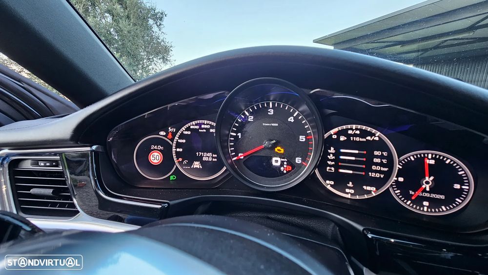 Porsche Panamera 4 S - 43