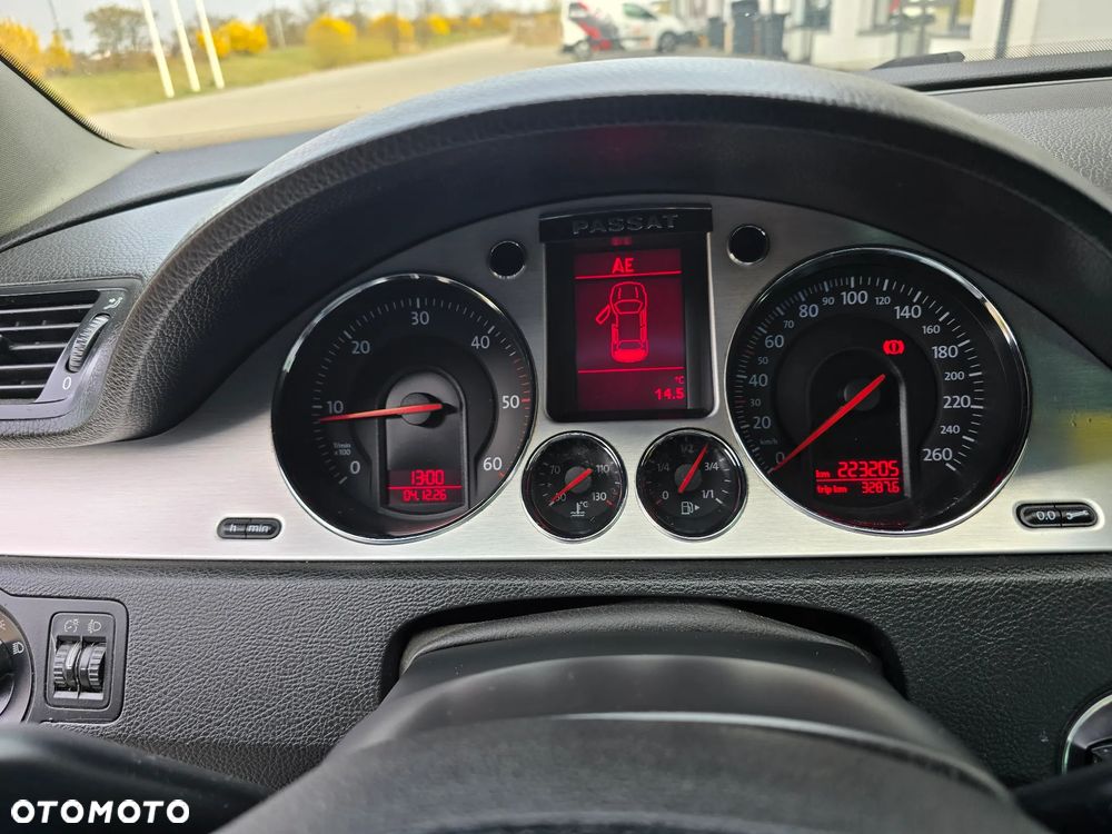 Volkswagen Passat 2.0 TDI Highline - 20