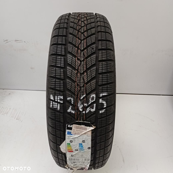 Opona 215/60/17 Goodyear UltraGrip (NF2685)