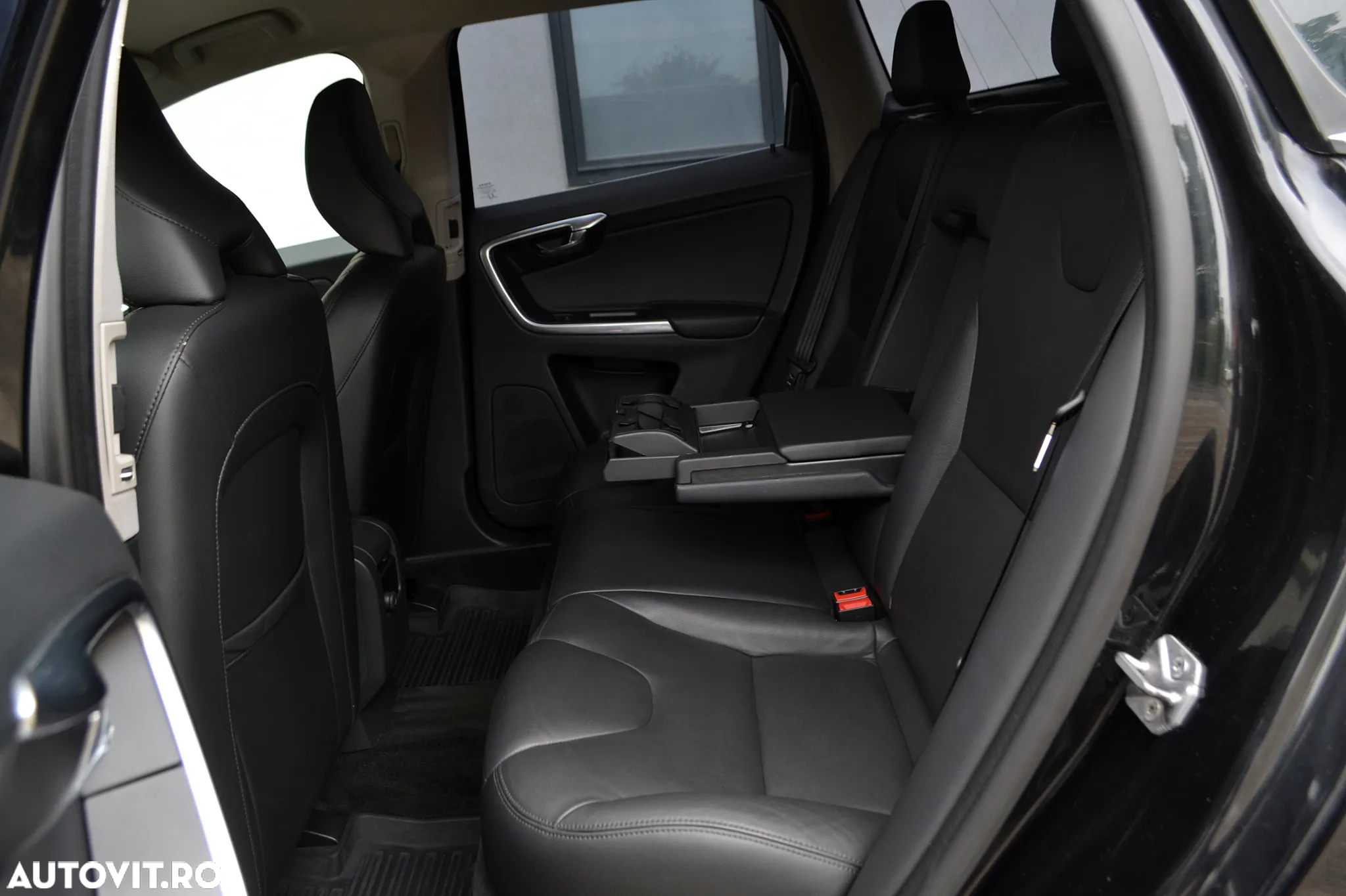Volvo XC 60 D5 AWD Geartronic Summum - 8