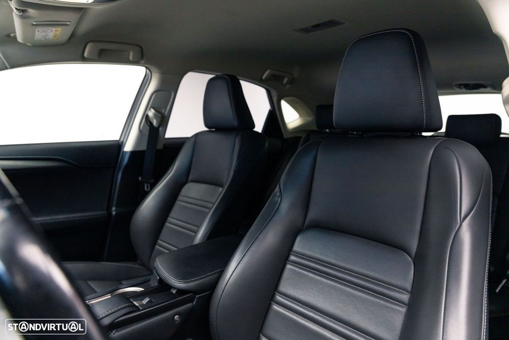 Lexus NX 300h Executive - 16