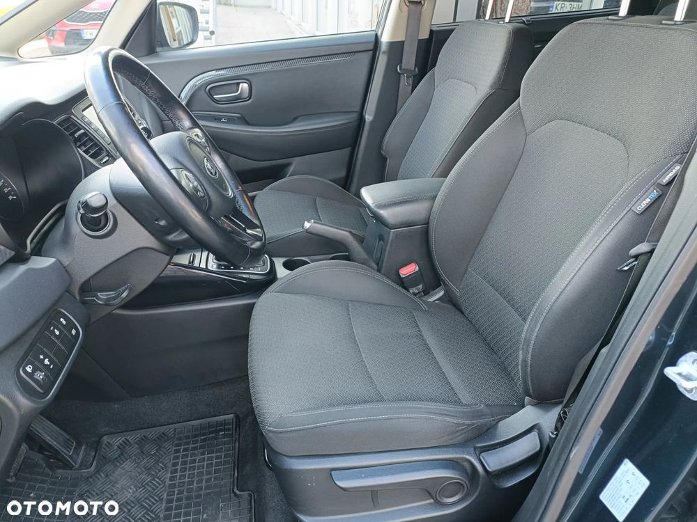 Kia Carens 2.0 GDI L - 12