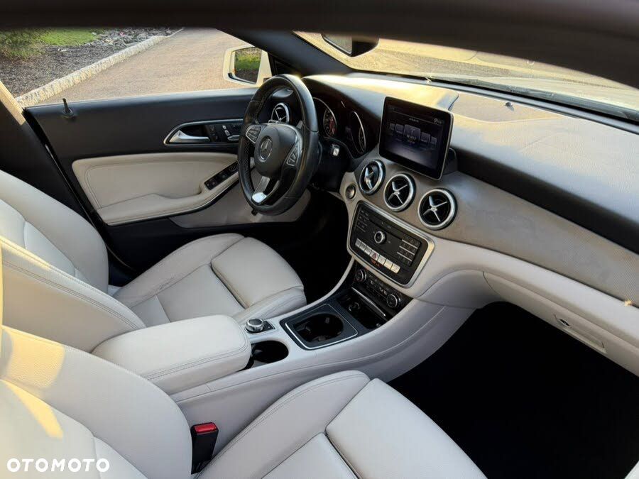 Mercedes-Benz CLA 250 4-Matic AMG Line - 17